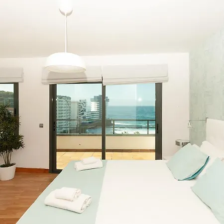 Hébergement de vacances Beach House With Sunset Views! *